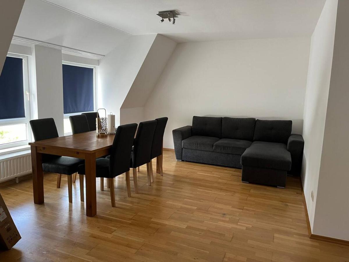 Grosses Apartment Im Dg ไลป์ซิก ภายนอก รูปภาพ