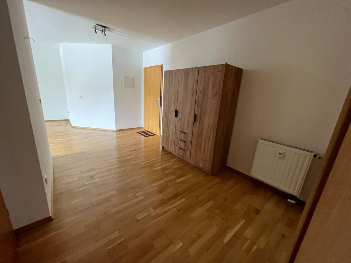 Grosses Apartment Im Dg ไลป์ซิก ภายนอก รูปภาพ