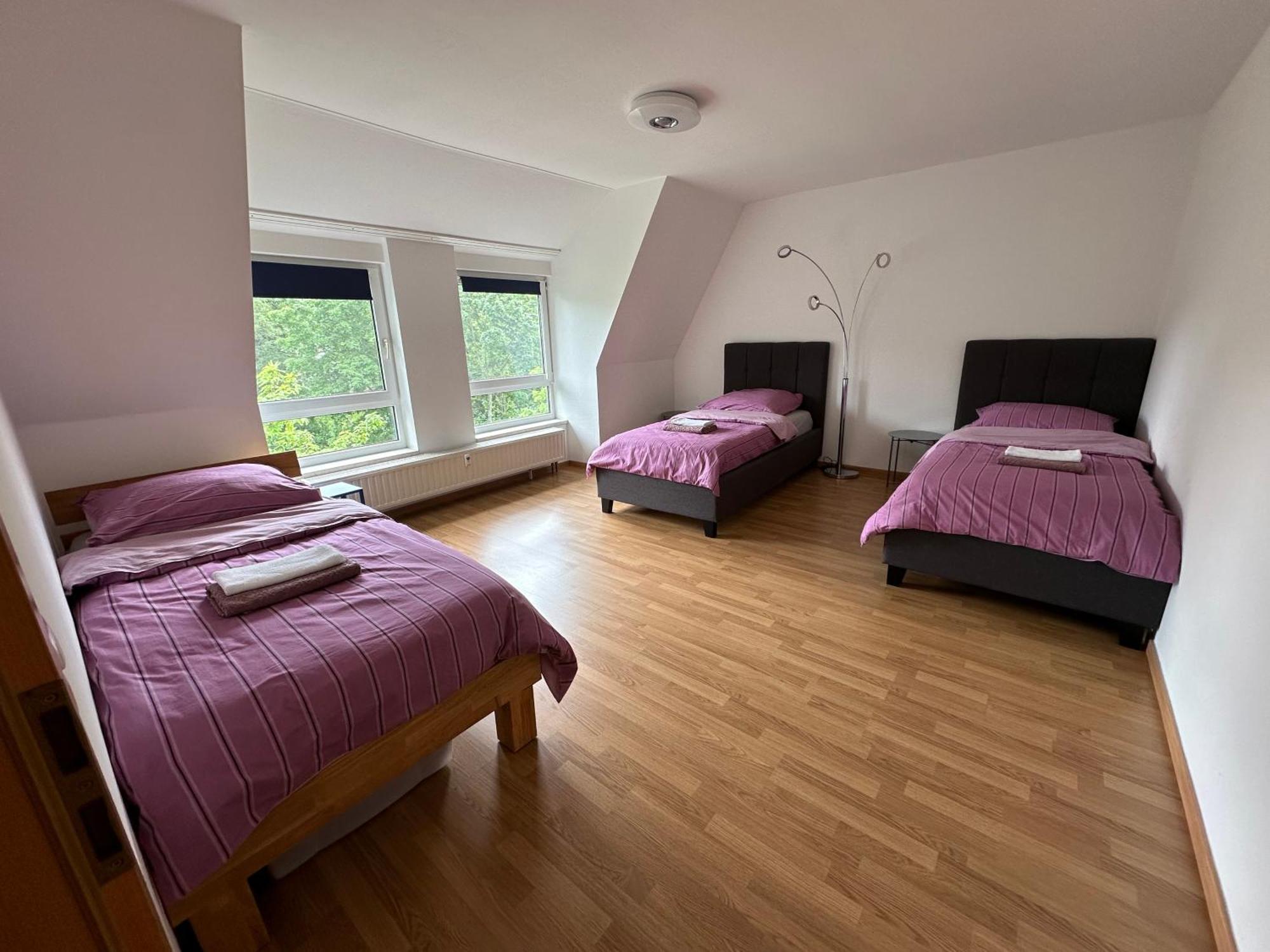 Grosses Apartment Im Dg ไลป์ซิก ภายนอก รูปภาพ
