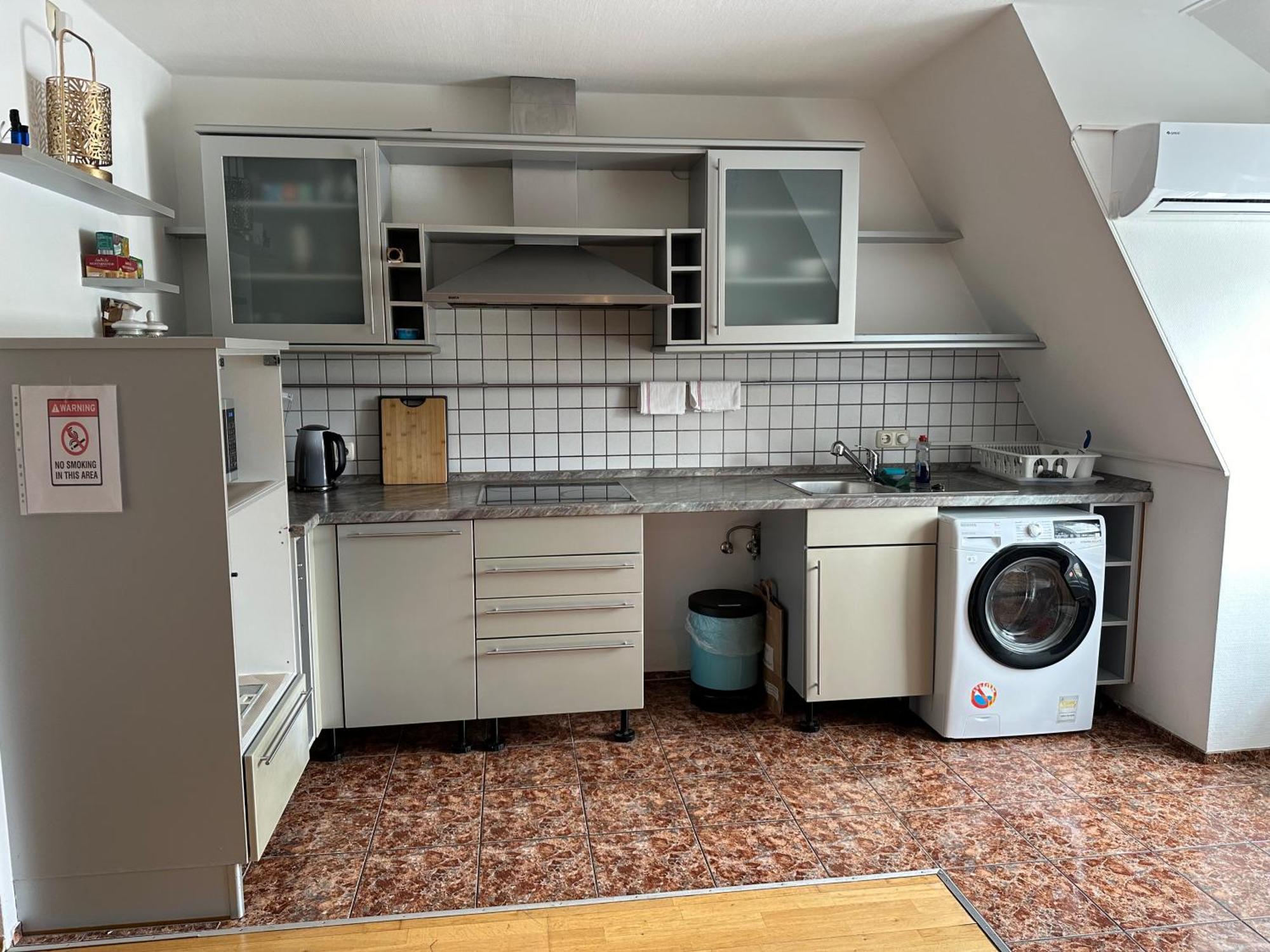 Grosses Apartment Im Dg ไลป์ซิก ภายนอก รูปภาพ